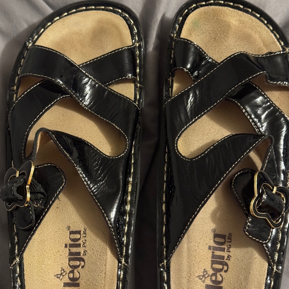 Alegria Women's Glossy Black Sandals